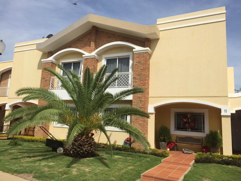 Townhouse En Venta En Cantaclaro