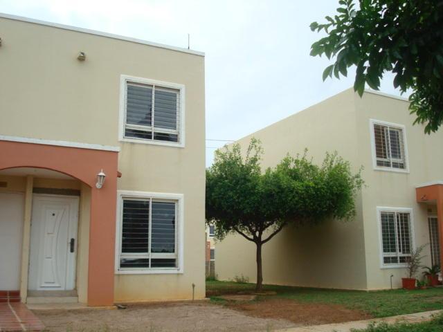 SE VENDE TOWN HOUSE LISTO PARA FIRMAR EN VENTA EN LAS LAGUINITAS ZU