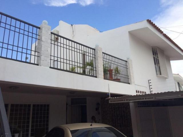 TownHouse Casa en Venta  Luis Collantes Rentahouse Codigo MLS 1617593