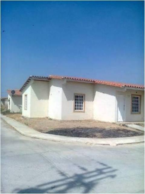 Q519 Se vende casa de esquina en obra limpia en Brisas del Lago, Ciudad Alianza. Consolitex