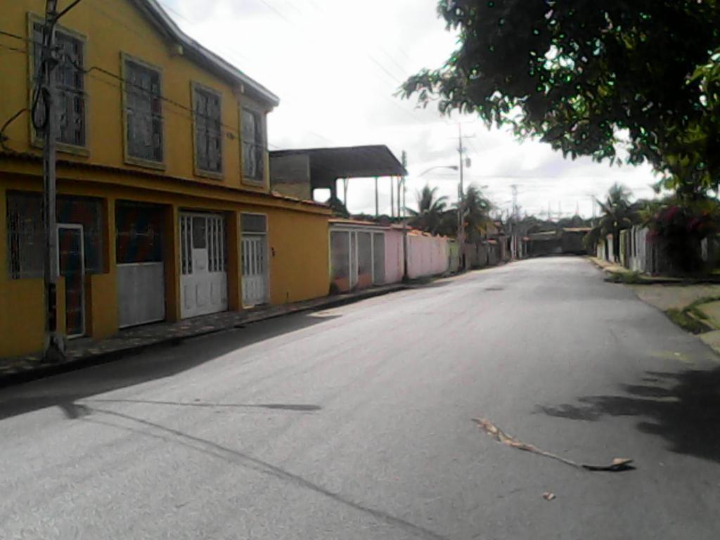 Vendo Casa de 8 Hab. 3 Bañ. todos los Servicios, Terreno en Brisas Del Orinoco. Maturin  Venezuela