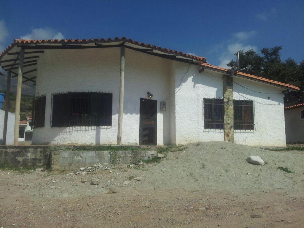 Hermosa casa con terreno en San Juan de Lagunillas,