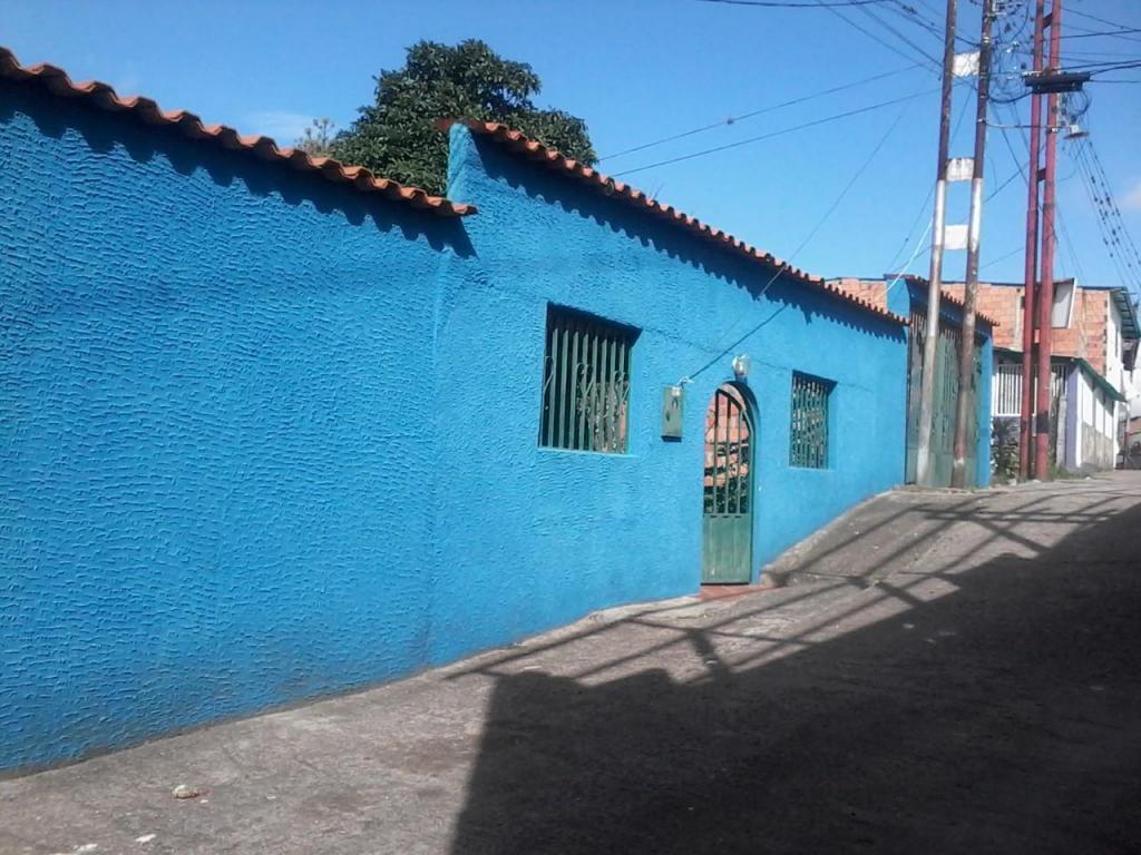 vendo casa caneyes 20X20 BARRIO NUEVO SERCA DE LA PARADA DE LAS CAMIONETAS