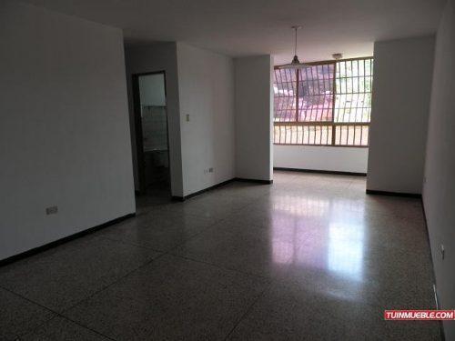 Apartamento en San Blas Norte Valencia cambio o vendo por una Casa centrica