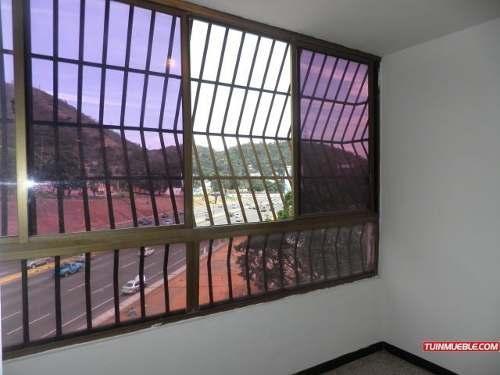 Apartamento en San Blas Norte Valencia cambio o vendo por una Casa centrica