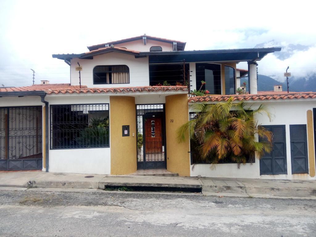 RAFABIENES. C.A Vende Espectacular casa Quinta en residencias Alto Prado