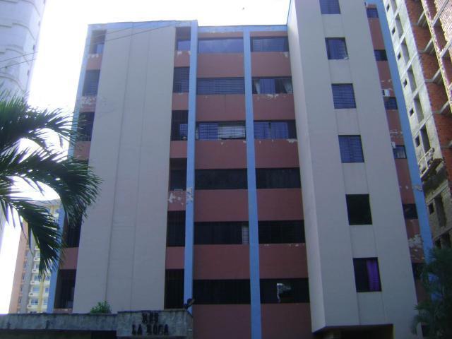 Se vende comodo y funcional apartamento ubicado en Las Chimeneas