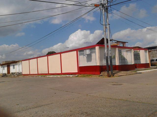 CASA EN EXELENTE UBICACIÓN avenida ESQUINA super ECONÓMICA