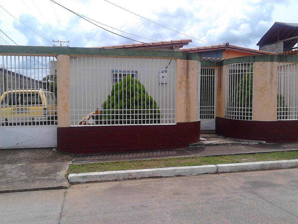 CASA EN EXELENTE UBICACIÓN avenida ESQUINA super ECONÓMICA