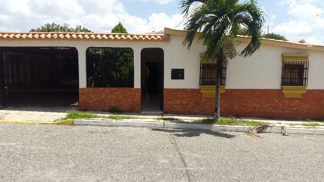 vende Cómoda y amplia casa en la chucho briceño