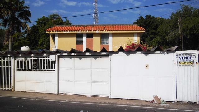 Town House en La Macandona amplia cómoda y bonita a dos cuadras de La limpia
