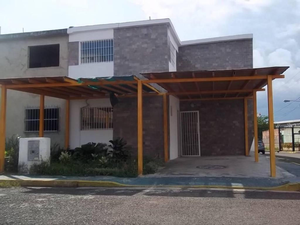 SKY GROUP Vende Casa ubicada en  Paraparal