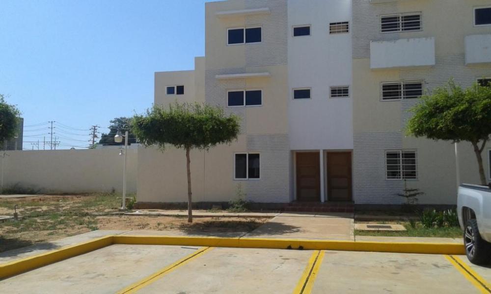 Town House Gris Venta Sector El Pilar