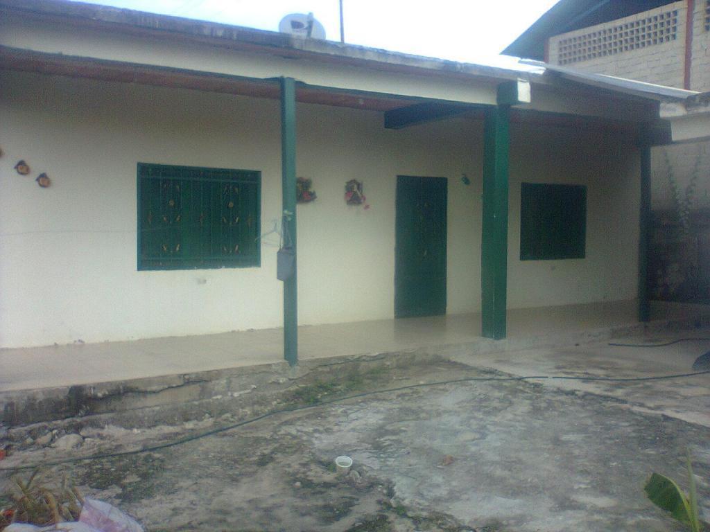 Casa con local sector San Rafael cerca de Caja Seca