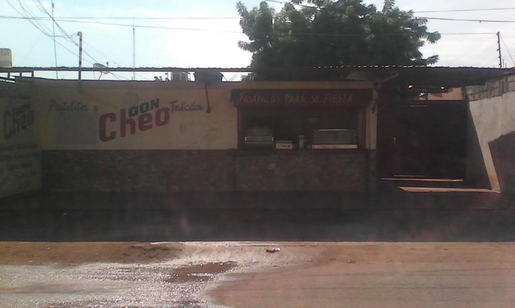 vendo o cambio local para panaderia y pasteleria