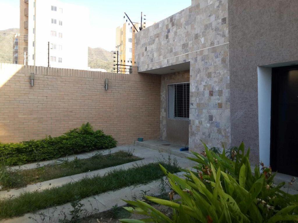 SE VENDE BELLA CASA EN MAÑONGO