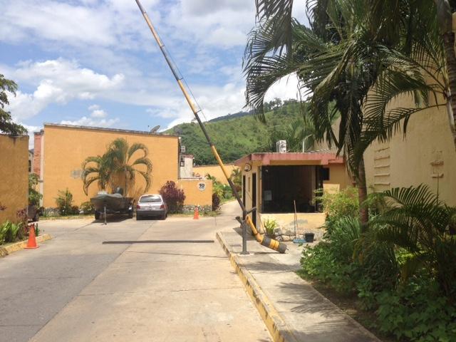 ¡Comodo townhouse en venta! Ubicado en La Entrada