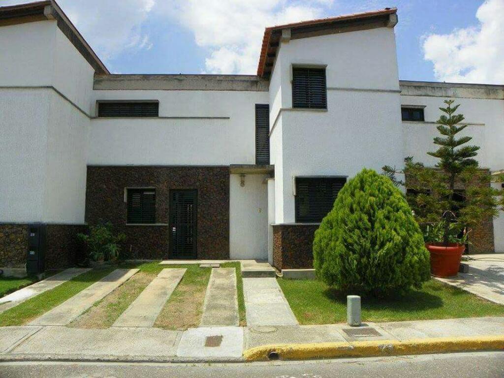 Hermosa Casa en Urb Privada Altos de Bucares