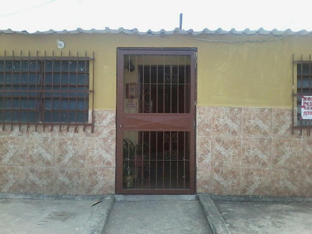 SE VENDE CASA EN LA URBANIZACIÓN TRAPICHITO