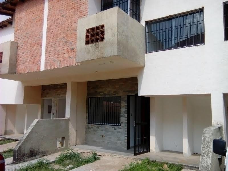 TOWNHOUSE EN VENTA EN LA ENTRADA DE NAGUANAGUA