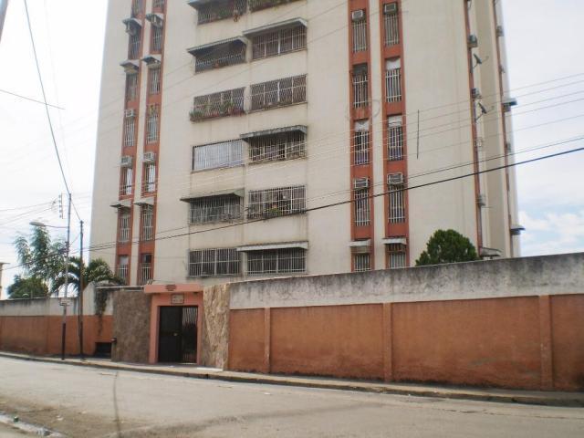Se Vende Comodo y Centrico Apartamento en Maracay Cod. 174062