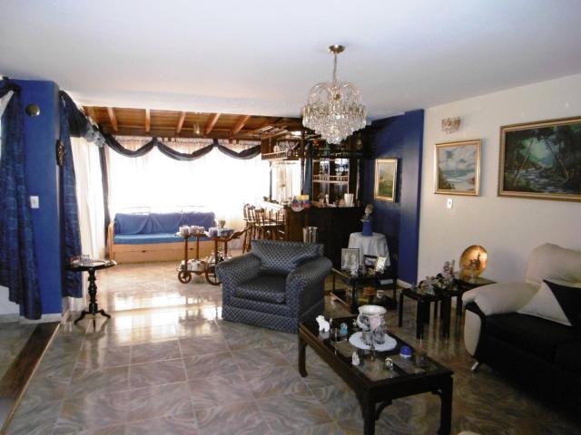 Se Vende Hermosa y Amplia Casa en Maracay Cod. 174012