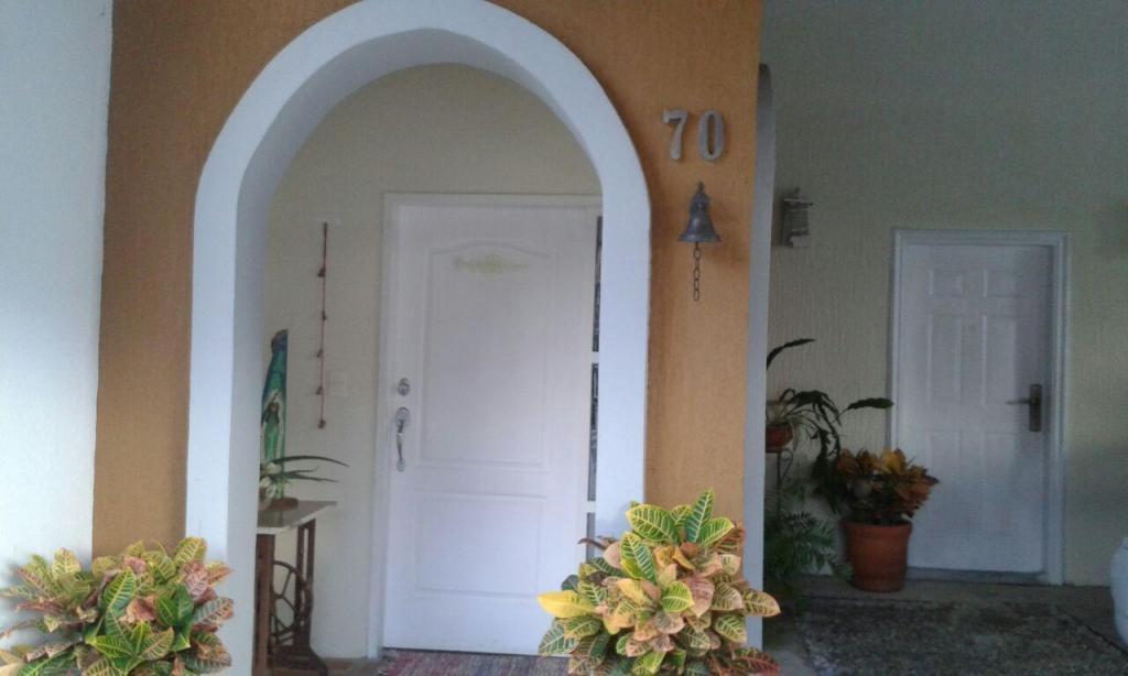 Asesores Inmobiliarios Ramirez Gómez, vende bella casa en Urbanización Pie de Monte Chalet