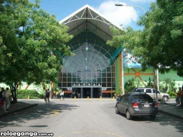 Vendo local comercial en centro Comercial Fin De Siglo