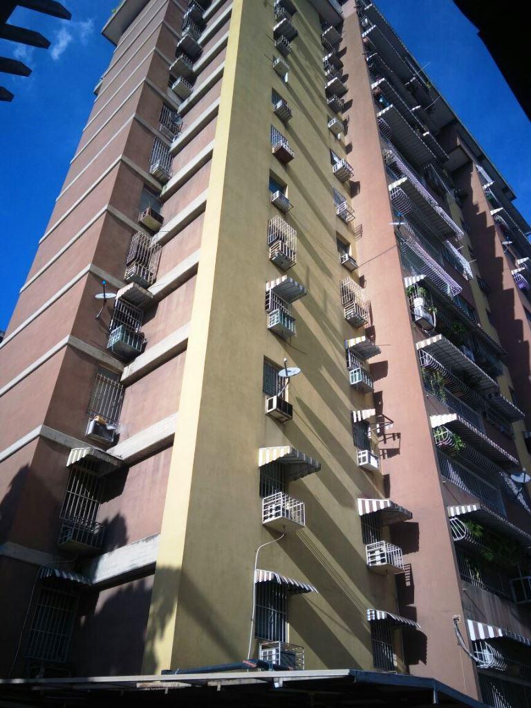 CG Consultores ofrece en venta, apartamento en Res. Pelícano 2, Maracay, Edo.