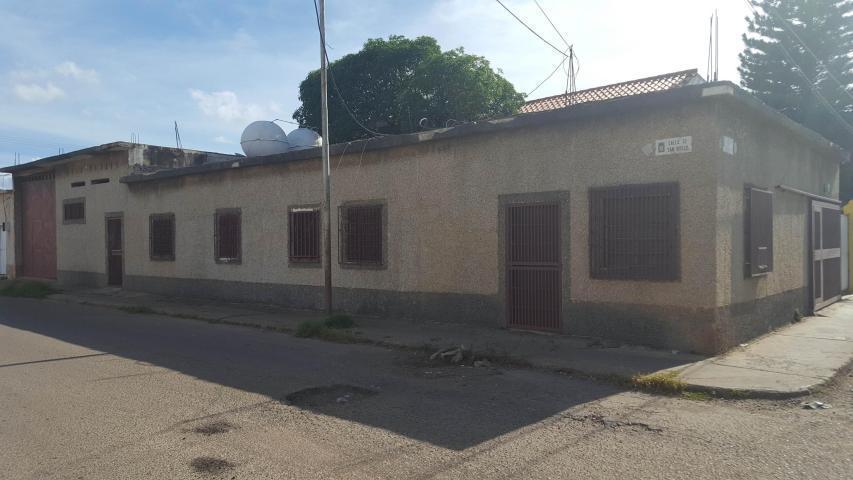 Casa comercial en venta Calle San Bosco, CORO, RAH 174295