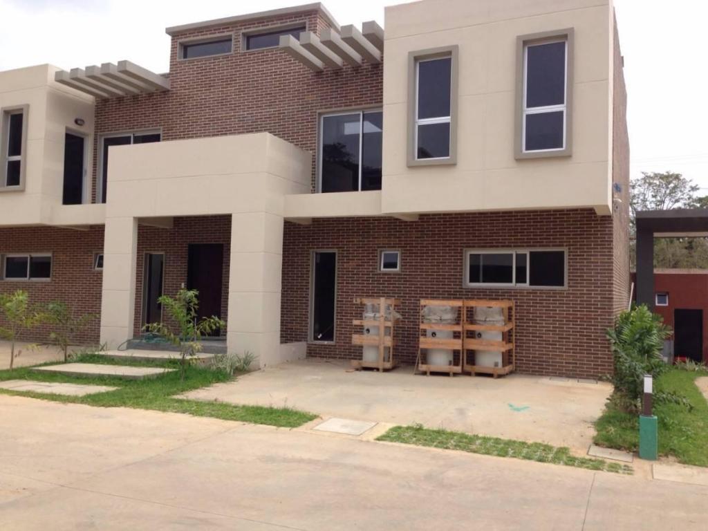 Se Vende Town House en Altos de 4 Avenidas Sdth 003