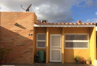 Venta de townhouse en Circunvalación Dos  MLS 174700