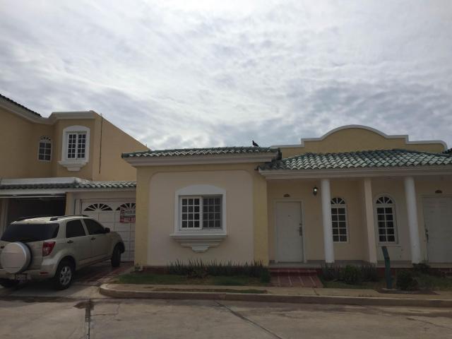 VENTA EXCELENTE TOWNHOUSE OASIS COUNTRY III MLS174592