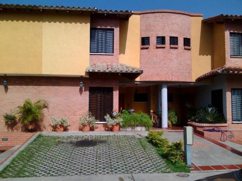 ESTUPENDO TOWNHOUSE en