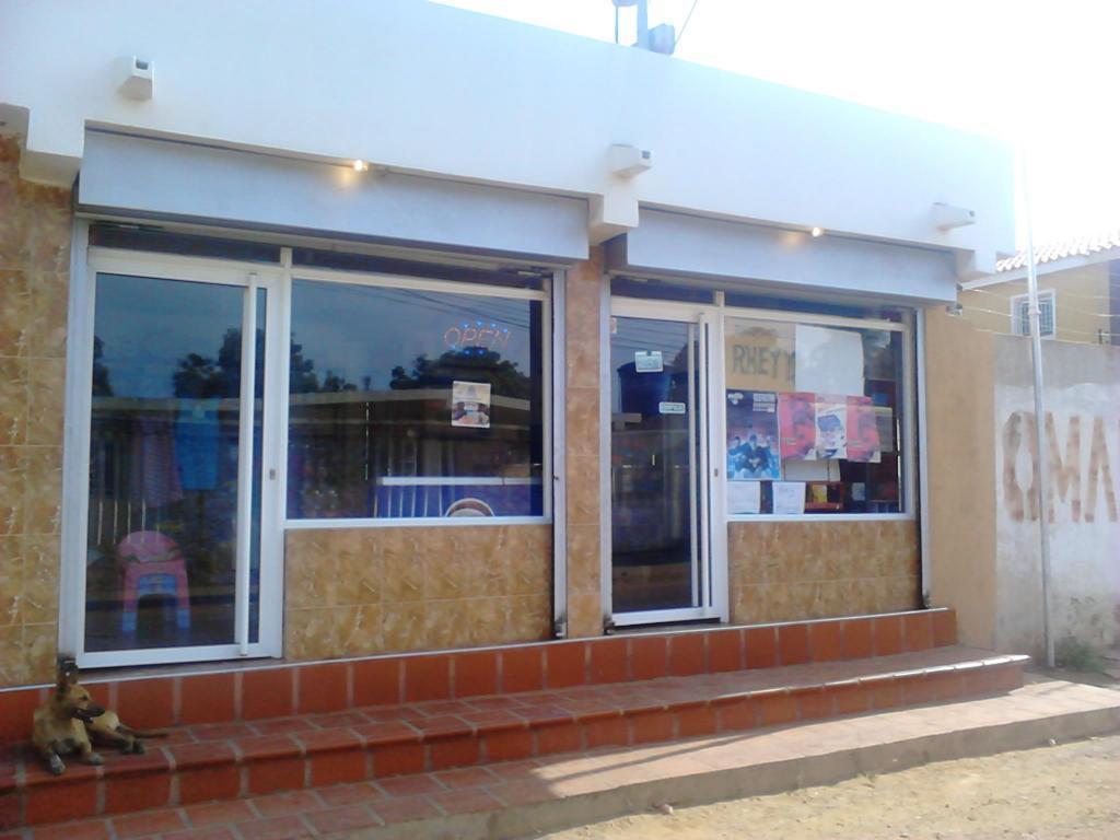 se vende bonito local comercia con todo