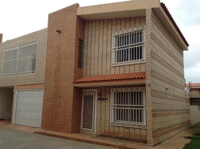 Ruth Barrios Vende Townhouse Canchancha MLS 174918