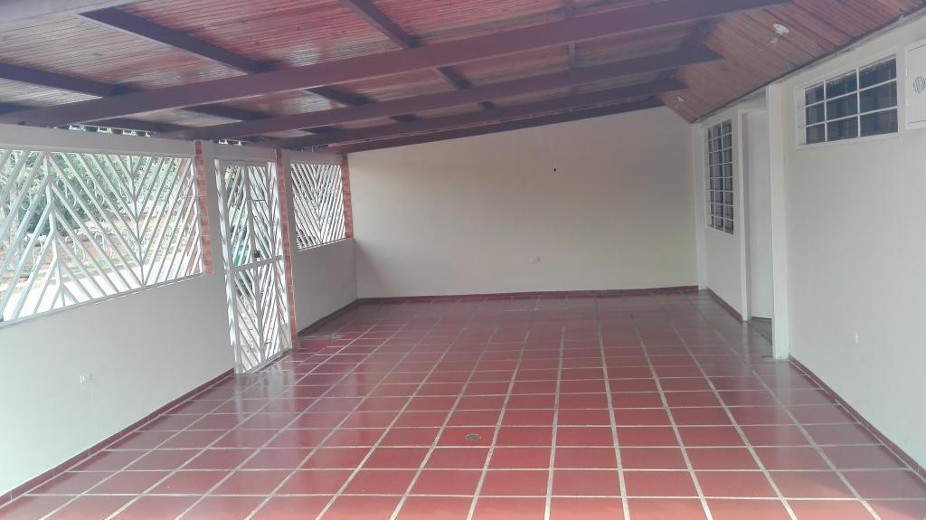 VENDO O CAMBIO CASA URB. GUAICAPURO SANTA TERESA