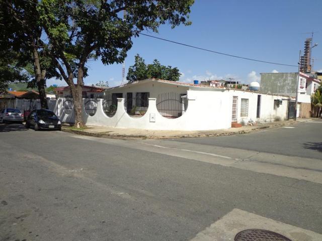 Hermosa y amplia casa de esquina en remodelacion en el Morro II, San Diego