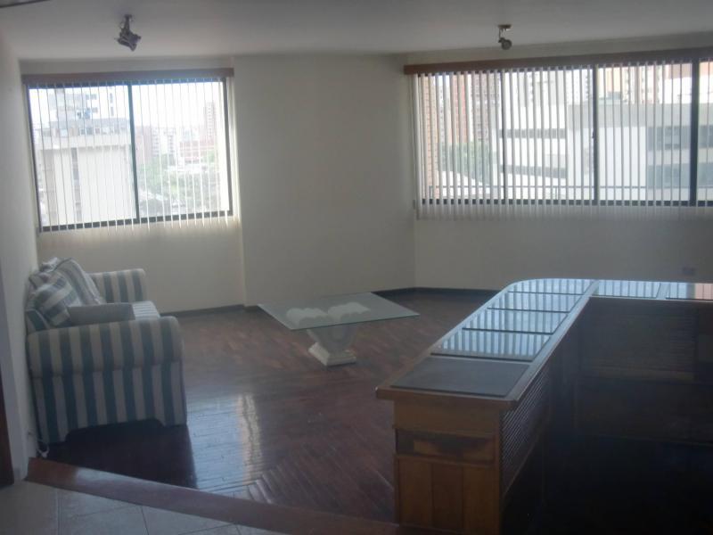 VENDO APARTAMENTO EN URB LA LAGO EDIF RORAIMA ZU