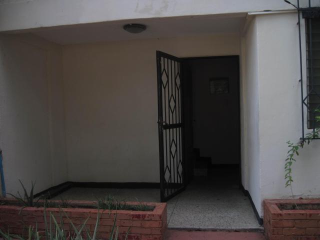 VENTA AMPLIA Y BIEN UBICADA CASA MONTE CLARO MLS174064