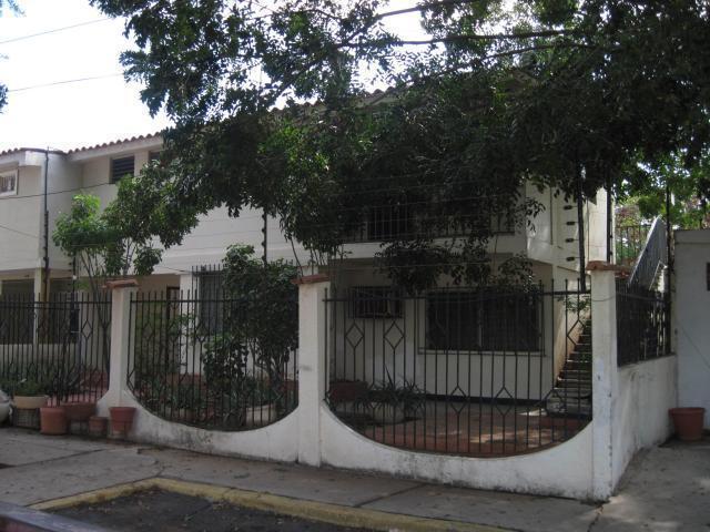 VENTA AMPLIA Y BIEN UBICADA CASA MONTE CLARO MLS174064