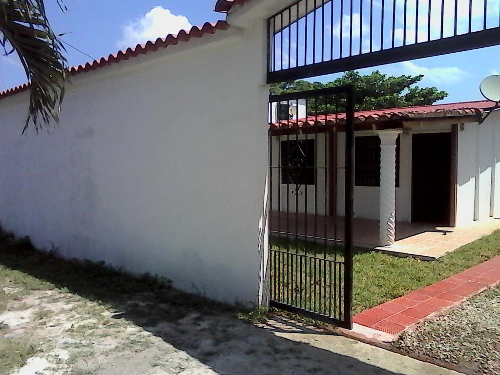 Vendo Casa, via carretera Nacional Rio ChicoEl Guapo sector San Fernando del Rey