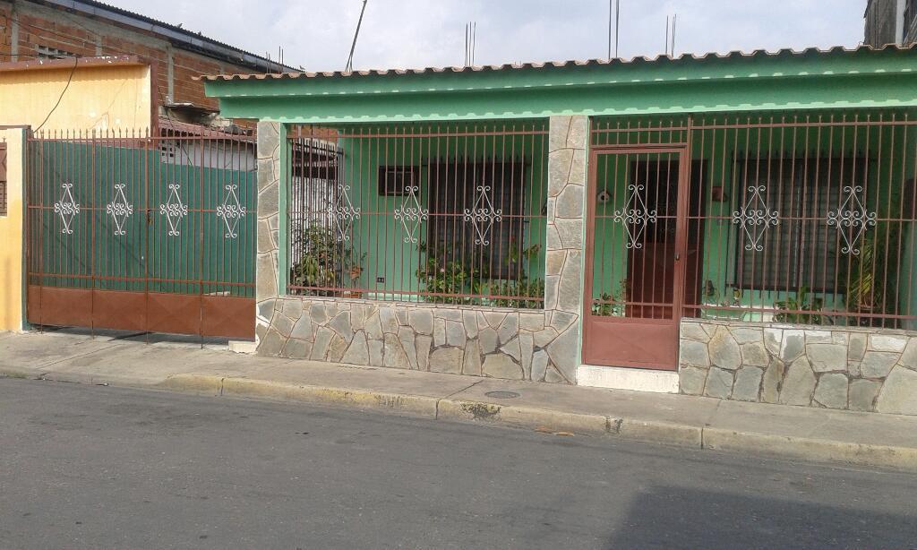 Vendo Casa en Piñonal Terreno Propio 3h