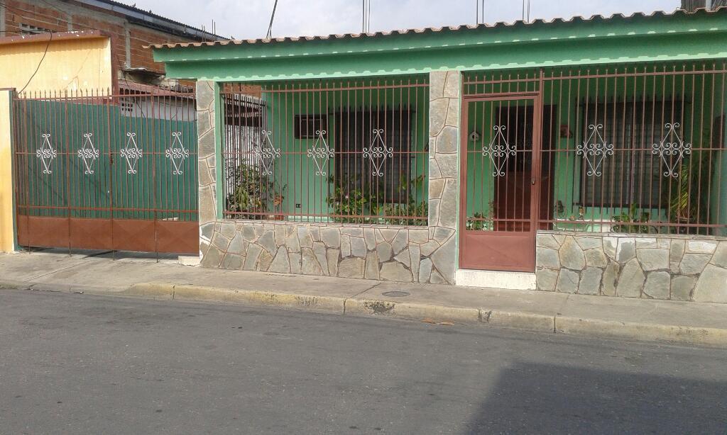 Vendo Casa en Piñonal Terreno Propio 3h