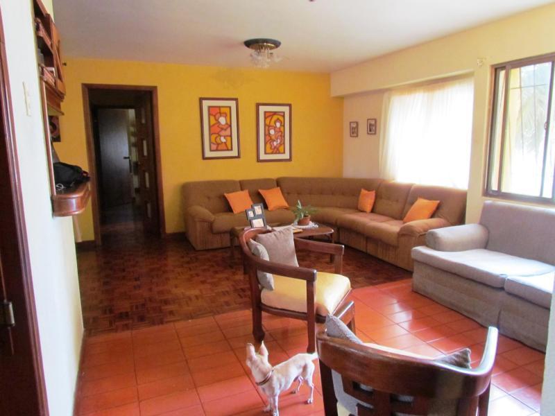 Vendo lindo Apartamento en ISLA DORADA Av. Principal San Gabriel MLS 17326