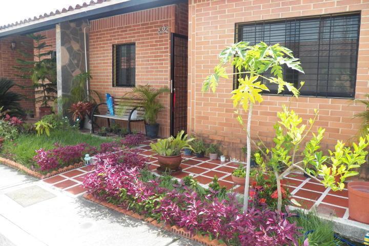Amplio y Hermoso TownHouse en Venta en El Remanso. Municipio San Diego Edo. . CodFlex 1617492