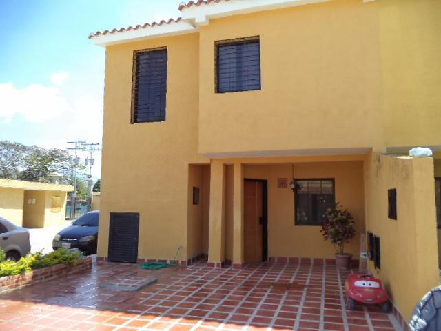Bello y Amplio TownHouse en Venta en La Cumaca. Municipio San Diego Edo. . CodFlex 173482