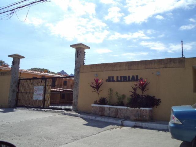 Bello y Amplio TownHouse en Venta en La Cumaca. Municipio San Diego Edo. . CodFlex 173482
