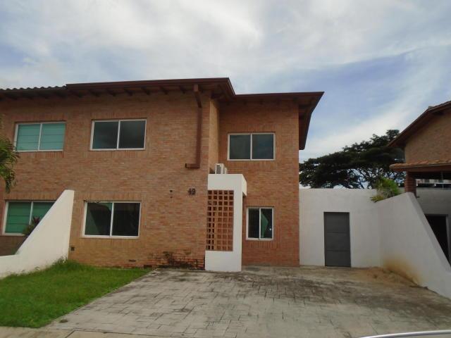 Hermoso TownHouse a Estrenar en Venta. La Cumama . Municipio San Diego. Edo. . CodFlex 1610404