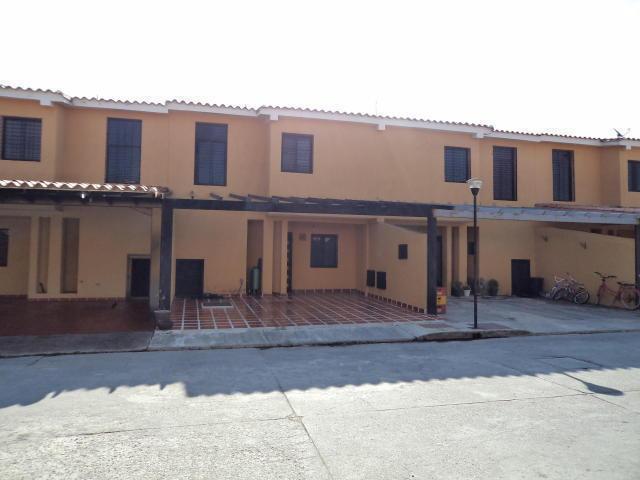 Hermoso TownHouse en Venta en el Poblado de San Diego Edo. . CodFlex 173268